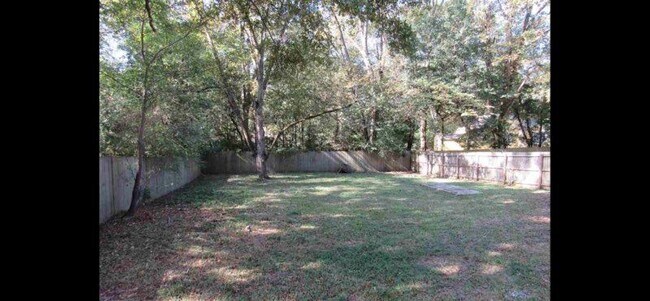 Building Photo - 3415 Northview Dr