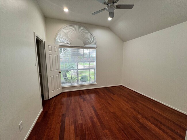 Building Photo - 1718 Berkoff Dr