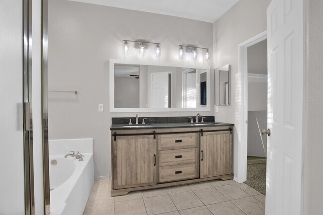 Building Photo - 409 Sutro Ct