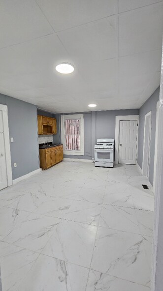 Primary Photo - 169 Pearl St