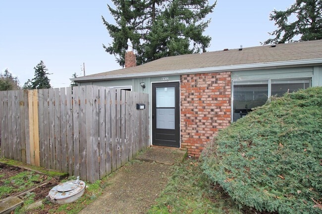 Building Photo - 8924-8934 SE Ellis St