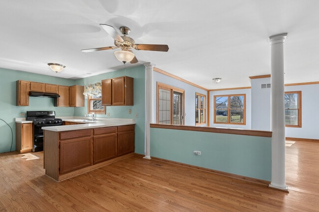 Building Photo - 5573 Barnwood Dr