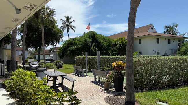 Building Photo - 235 Seaview Ct