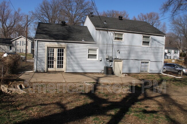 Building Photo - 613 NE 45th St