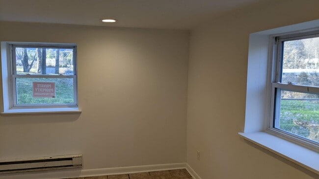 Building Photo - 2 bedroom 1 bath basement apartment with w...