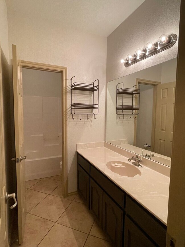 Building Photo - Beautiful Tehama Ridge Home in Cul-de-sac ...