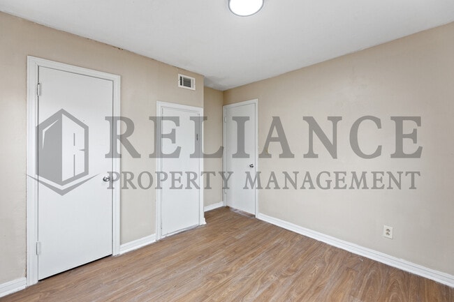 Building Photo - 2908 S Glenn Ave