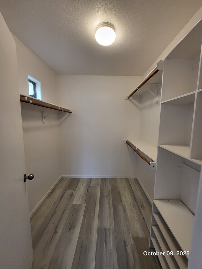 Building Photo - 9708 Villa Lorena Ave