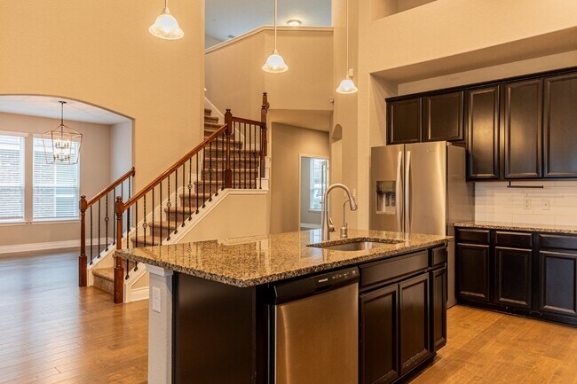 Building Photo - 27462 Paraiso Sands