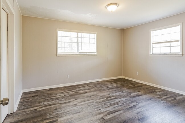 Building Photo - 608 Jerry Coleman St