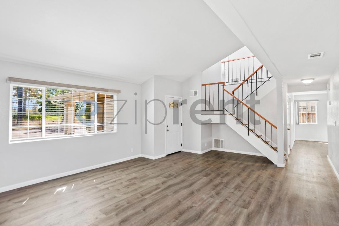 Building Photo - Unit