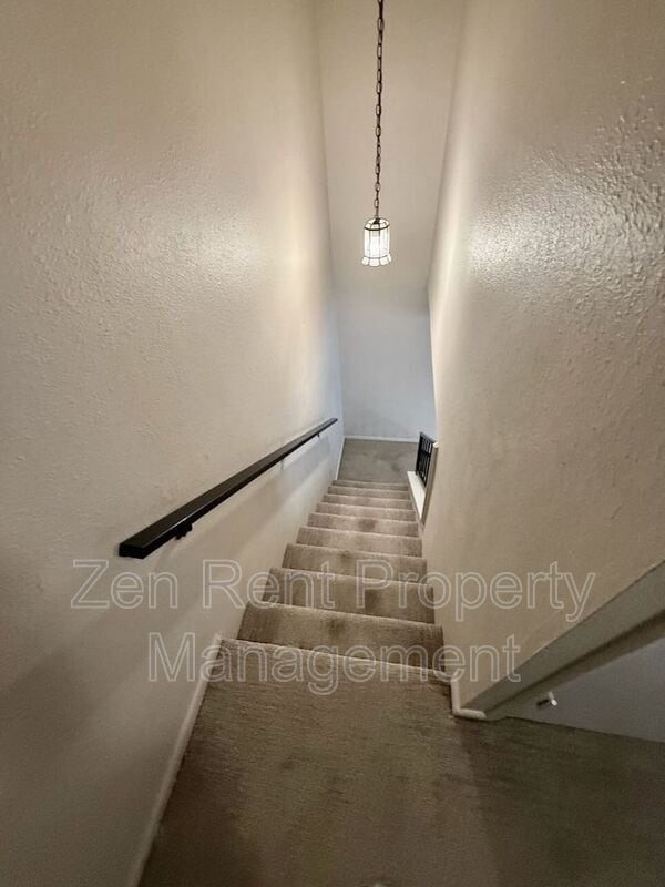Building Photo - 286 W Palomino Dr