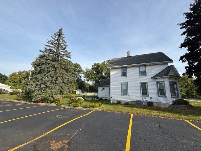 Building Photo - 318 Cramer St