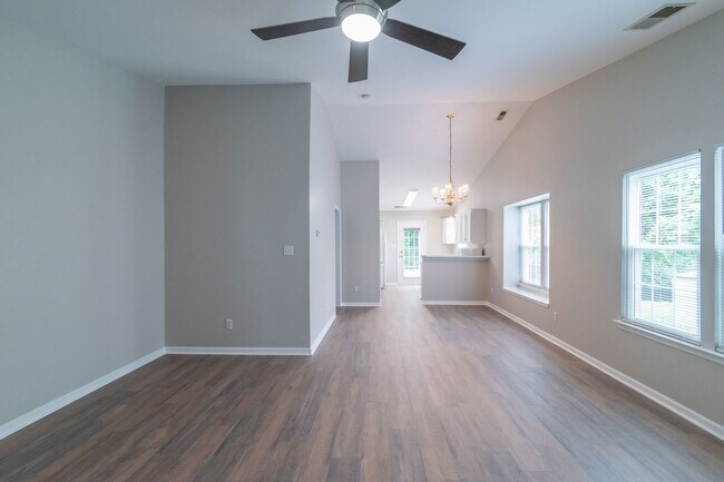 Building Photo - Lovely home in Monroe!