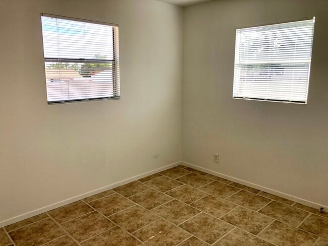 Building Photo - Cute 3 Bedroom Home on Large Fully Fenced Lot!