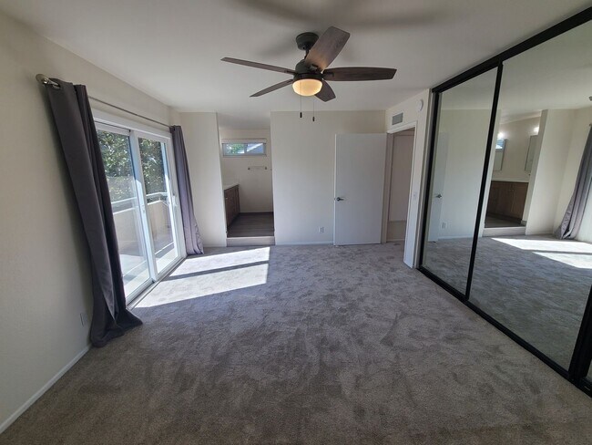 Building Photo - Spacious Two story 3 bed 2.5 baths + 2 car garage in great school district.