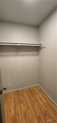 Building Photo - 1202 Thorpe Ln