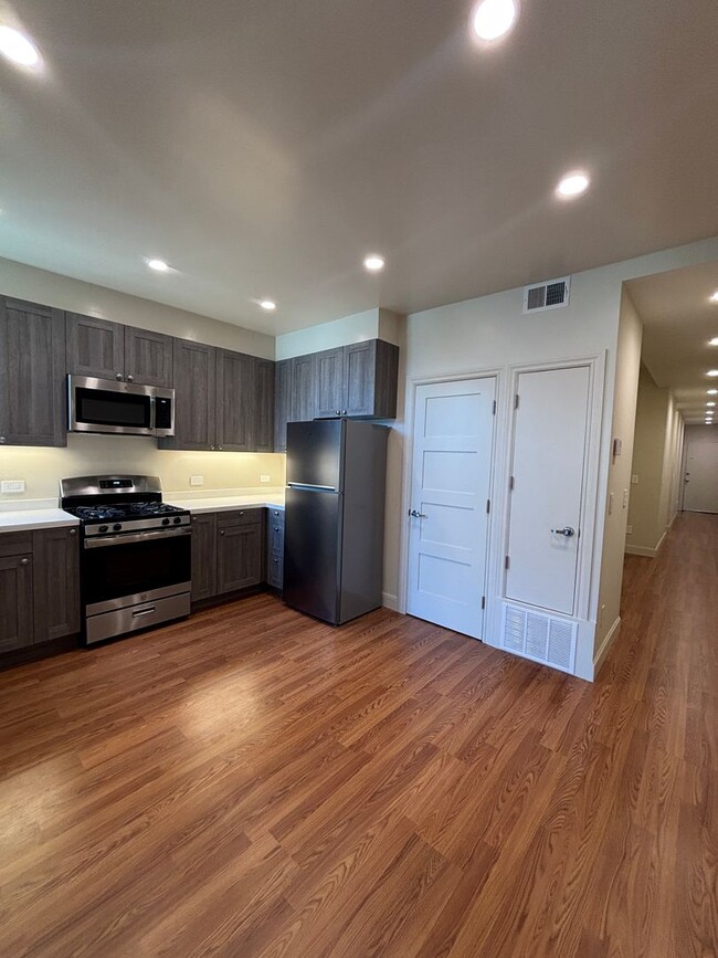 Building Photo - 2264