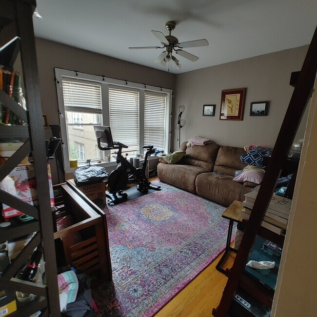 Building Photo - 852 1/2 W Agatite Ave