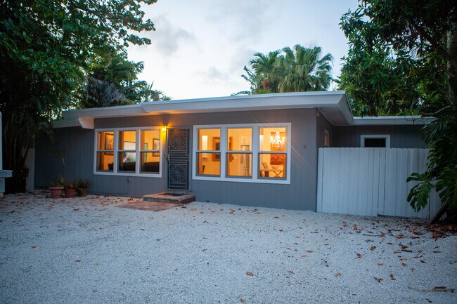 Building Photo - 5967 SW 58th Terrace