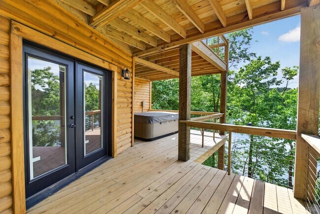 Building Photo - 308 Acres Ct