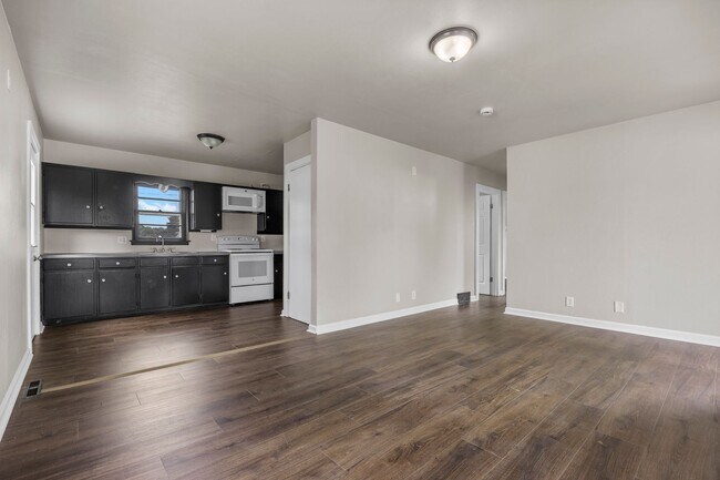 Building Photo - 3 Bedroom 1 Bath Home for Rent in Perry