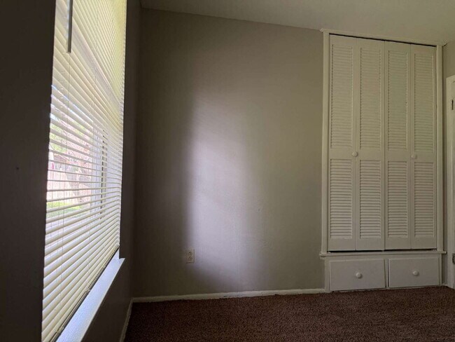 Building Photo - Open Kitchen, Warm Interior, Large Living ...