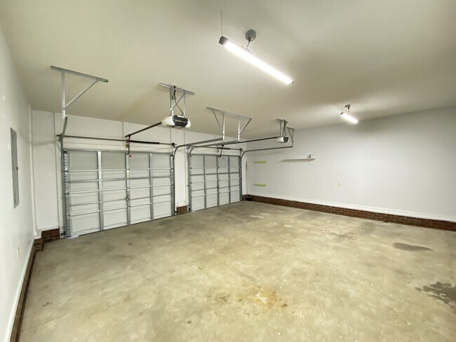 Building Photo - 346 Cresthaven Dr