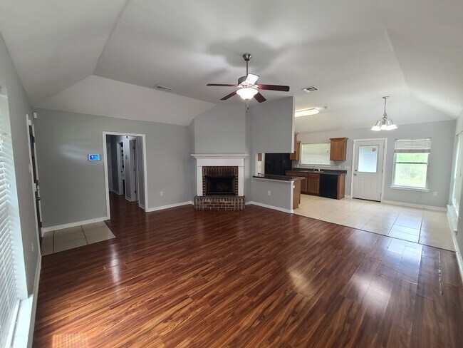 Building Photo - 61471 N 7th St