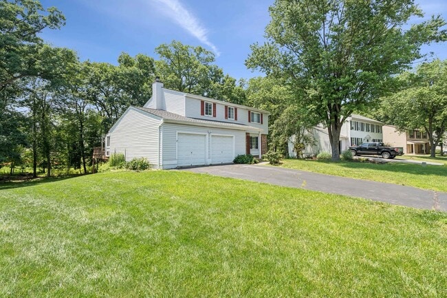 Building Photo - Home in Highly Desirable Forest Ridge!