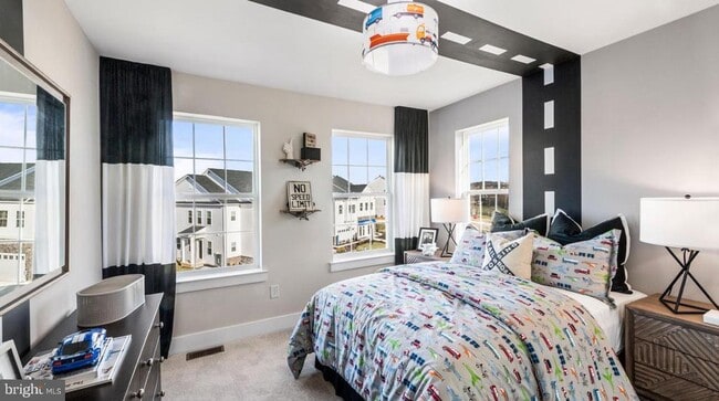 Building Photo - 215 Red Leaf Ln