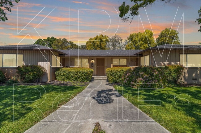 Primary Photo - 443 E Robinhood Dr