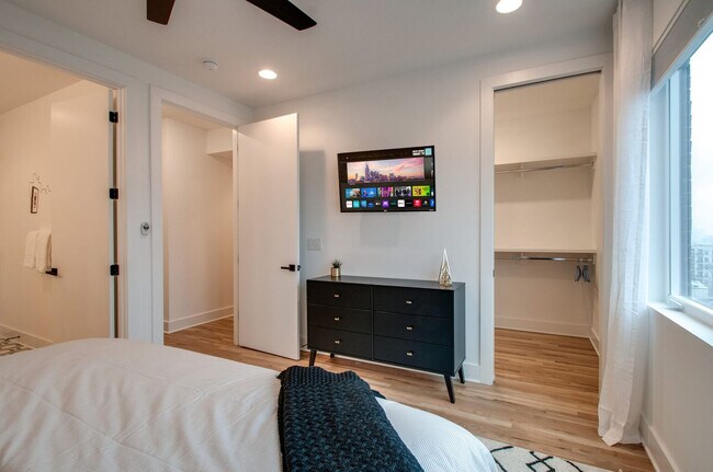 Building Photo - 2807 Delaware Ave