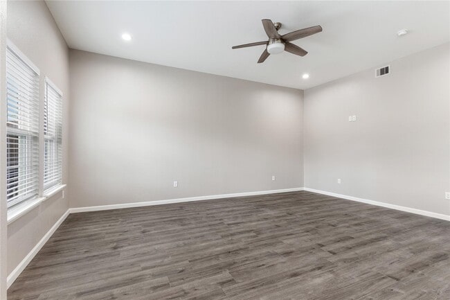 Building Photo - 1321 E 35th St