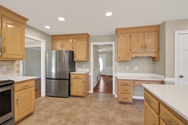 Building Photo - 5 Bed, 2.5 Bath Home in the Heart of Red Mill Farms