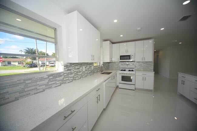 Building Photo - 18601 SW 97th Ct