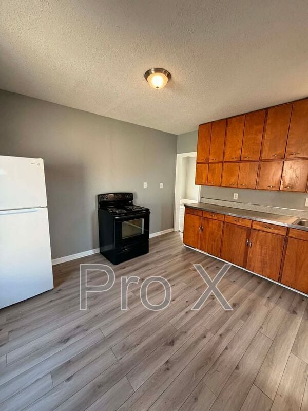 Building Photo - 2116 S Moffet Ave