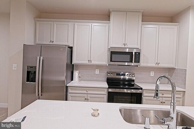 Building Photo - 9390 Tanfield Dr