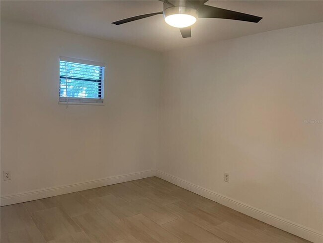 Building Photo - 614 N Hyer Ave