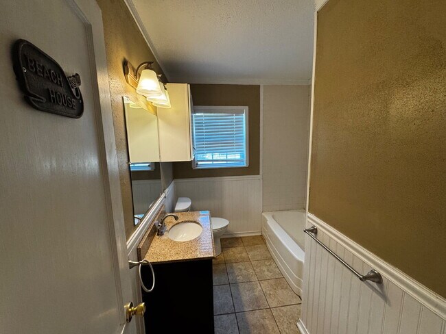 Building Photo - Amazing home in Tech Terrace