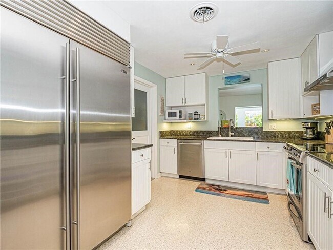 Building Photo - 912 Jasmine Ln