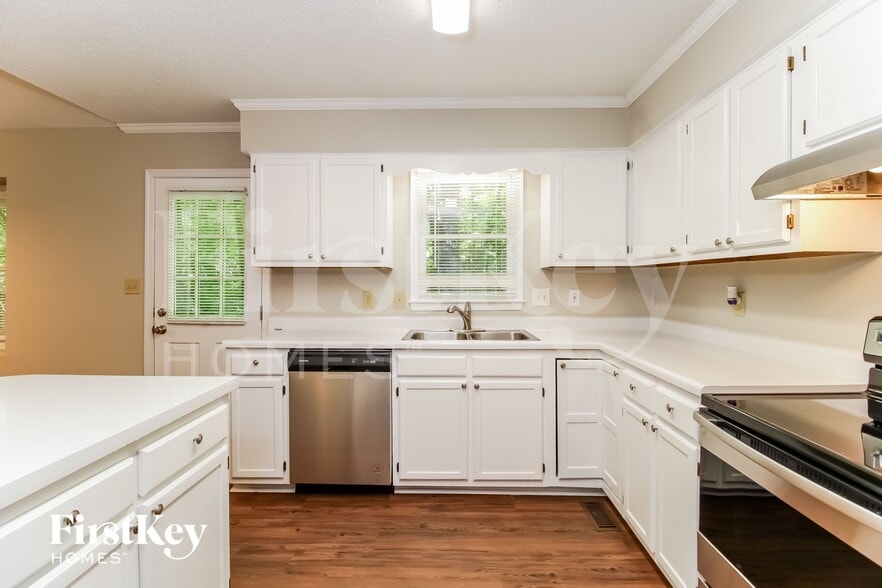 Building Photo - 3007 Amidon Dr