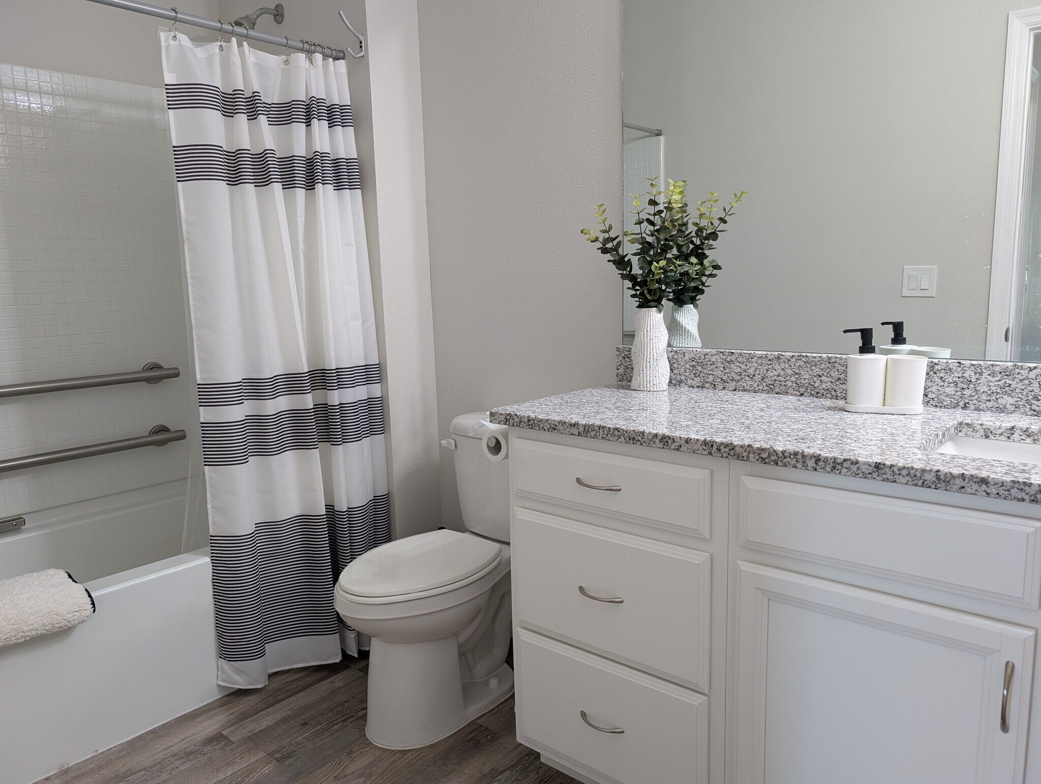 Master bath - 14522 N Nebraska Ave