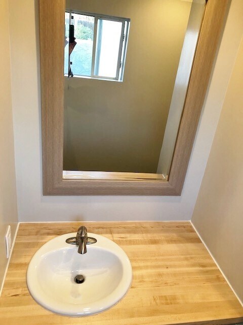 Building Photo - Calle Violeta