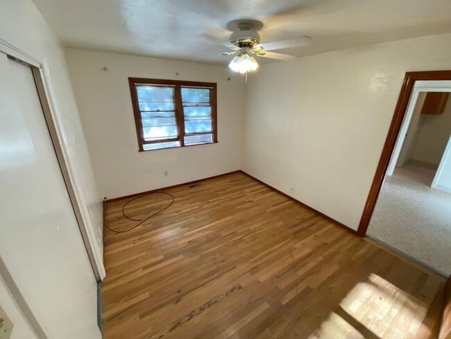 Building Photo - Crestview Three Bedroom House with Garage