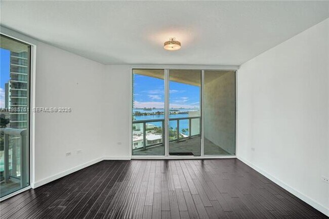 Building Photo - 480 NE 30th St