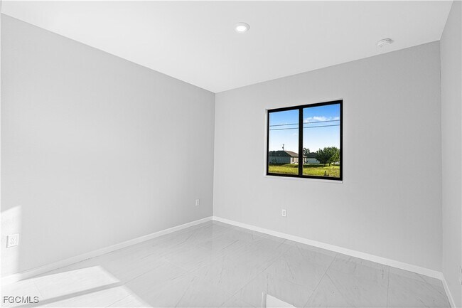 Building Photo - 3340 NE 19th Ave
