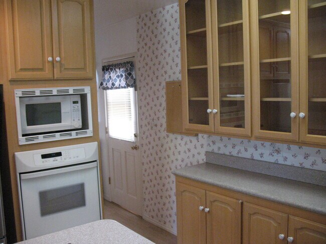 Lots of kitchen cabinets - 3121 W Wyoming Ave