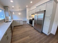 Building Photo - Modern 4 Bedroom, 3 Bath House - Near Died...