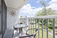 Building Photo - New for 2025! Newly Renovated Winter Renta...